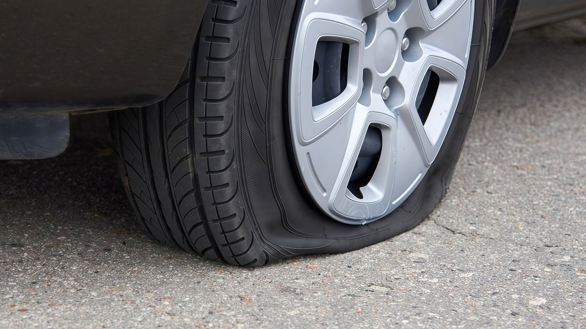 Roadside Emergency Kit Essentials: Why Airmoto Should Be In Every Trunk